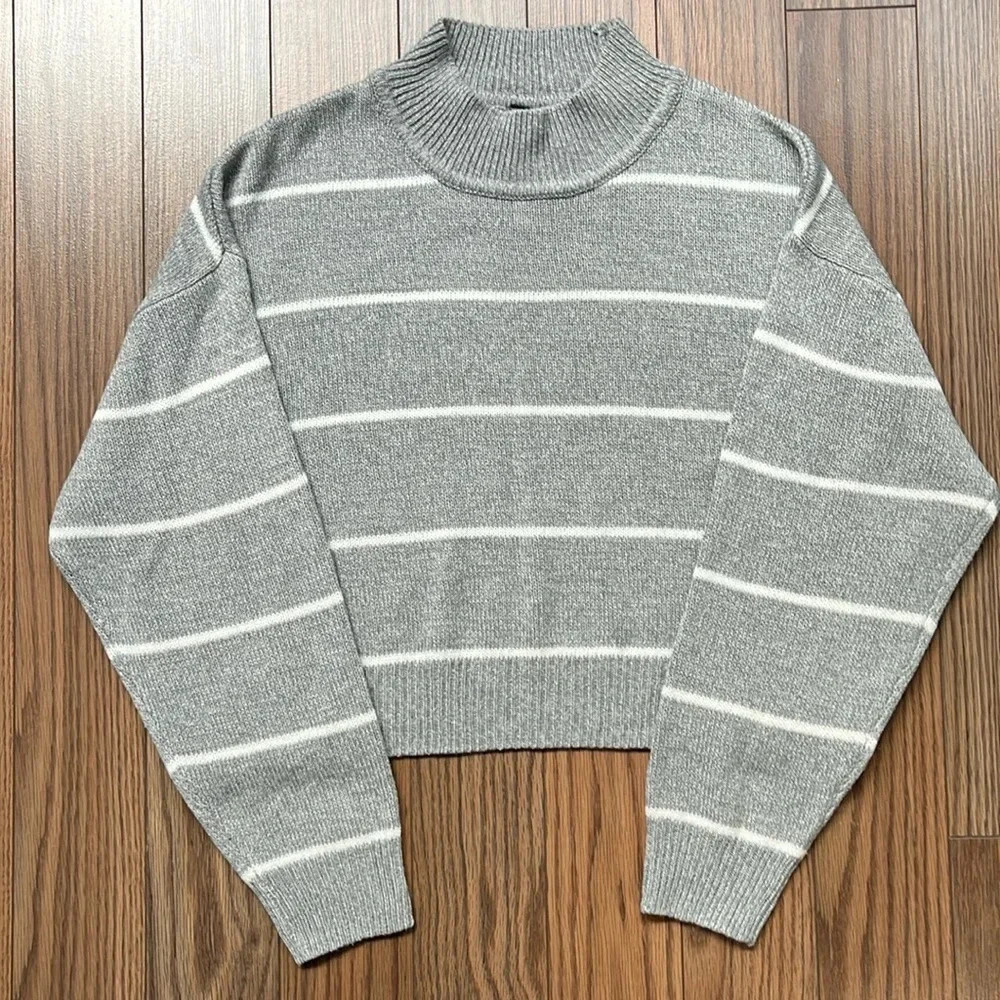 H&M Divided cropped sweater size M - Picture 3 of 10
